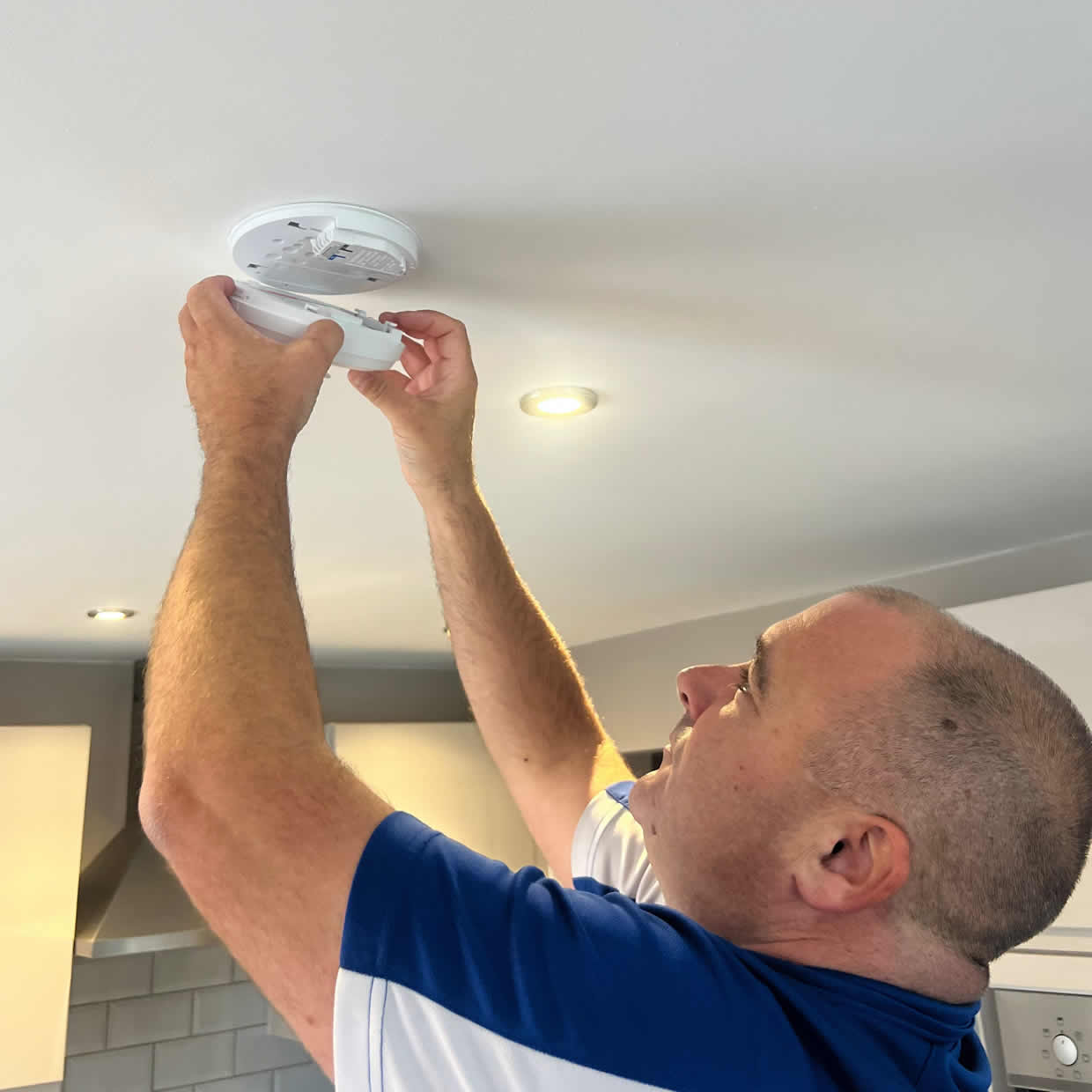 Professional smoke and heat alarm installation in Washington